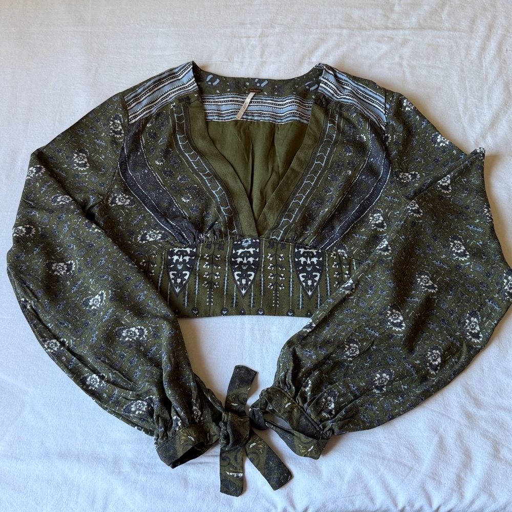 Free People Olive & Blue Patterned V-Neck Cropped Top - Picture 3 of 11